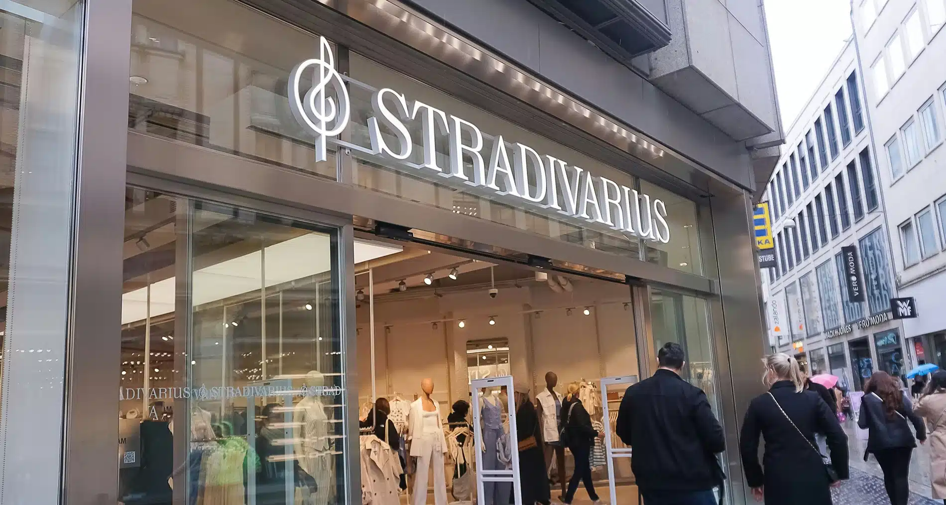 Banner 1 - Stradivarius &Epsilon;&lambda;&lambda;ά&delta;&alpha;