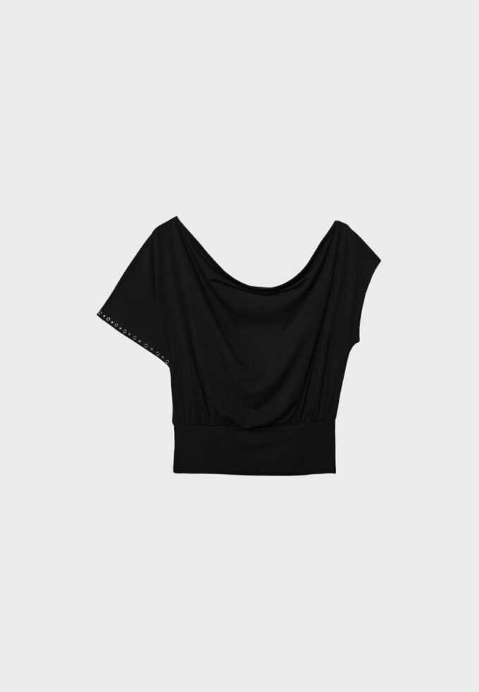 Ασύμμετρο T-shirt με καρφιά