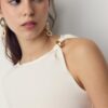 Ασύμμετρο T-shirt με μεταλλική αγκράφα Ασύμμετρο T-shirt με μεταλλική αγκράφα
