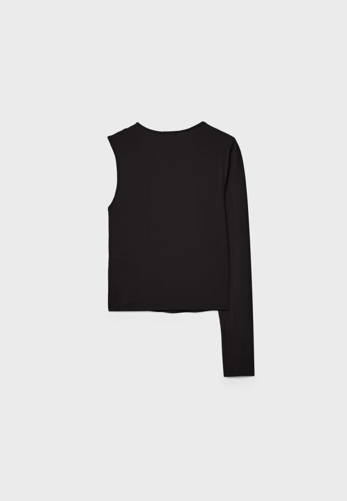 Ασύμμετρο T-shirt με μεταλλική αγκράφα Ασύμμετρο T-shirt με μεταλλική αγκράφα