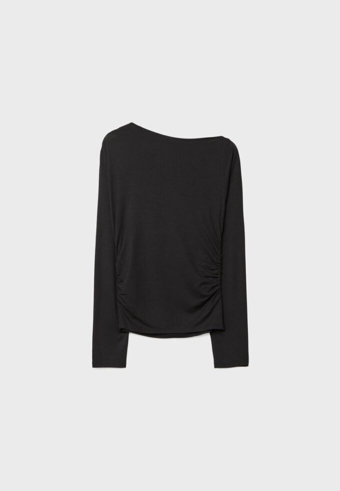Ασύμμετρο T-shirt με οπές Ασύμμετρο T-shirt με οπές