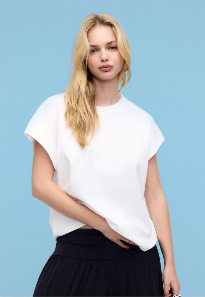 B06 Βασικό T-shirt με πεσμένους ώμους B06 Βασικό T-shirt με πεσμένους ώμους