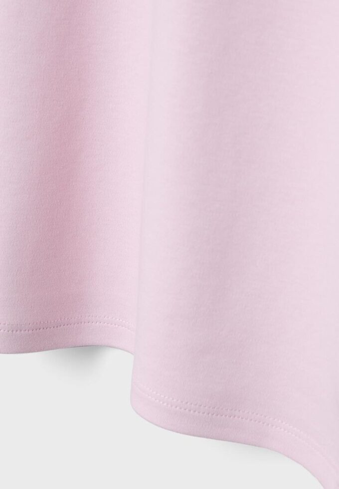 B06 Βασικό T-shirt με πεσμένους ώμους