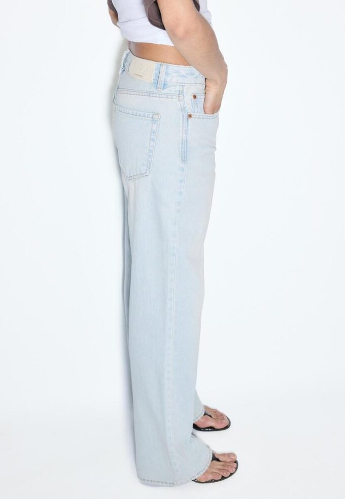 D92 Straight Wide Leg Jeans