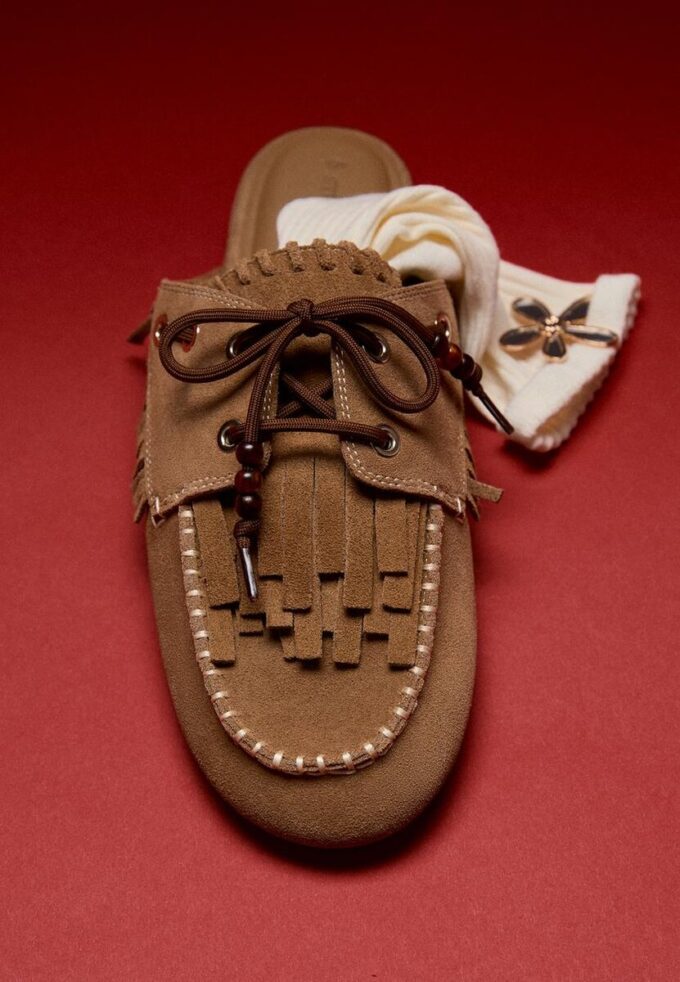 Δερμάτινα Loafers χωρίς πίσω μέρος με διακοσμητικά στοιχεία