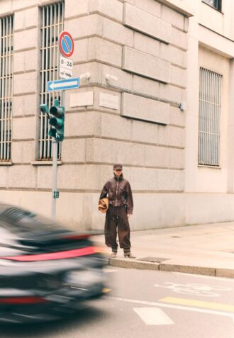 Δερμάτινο μπουφάν με τσέπες και ρυθμιζόμενη μέση