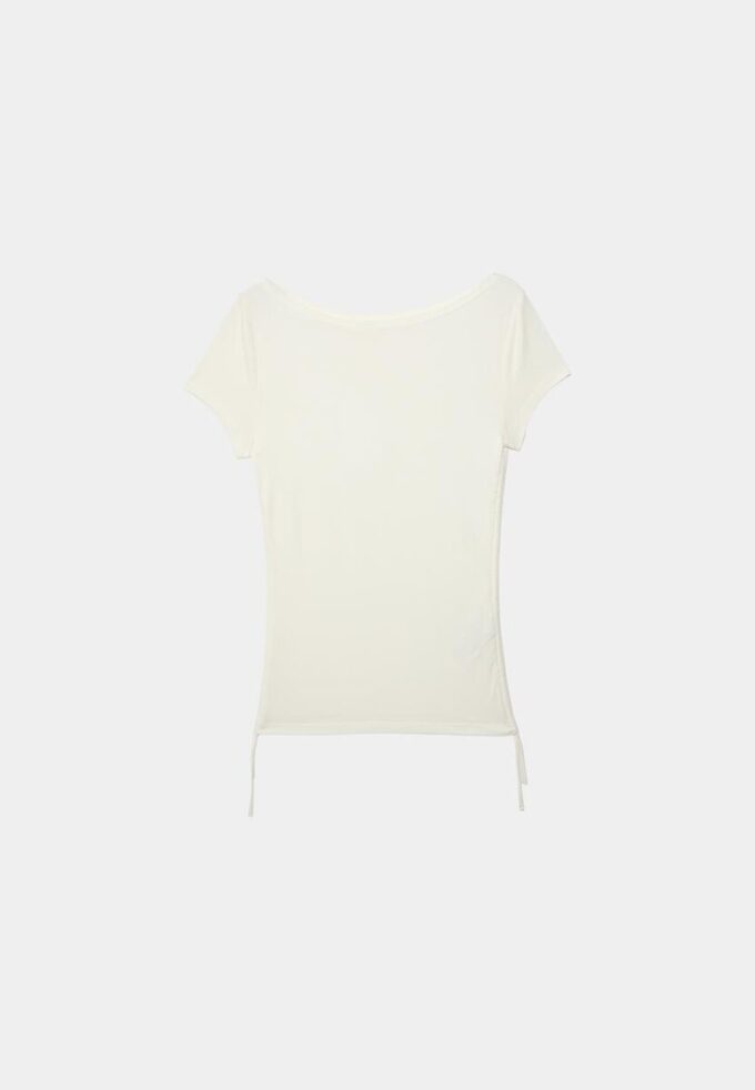 Κοντά T-shirt με πτυχώσεις στα πλάγια Κοντά T-shirt με πτυχώσεις στα πλάγια