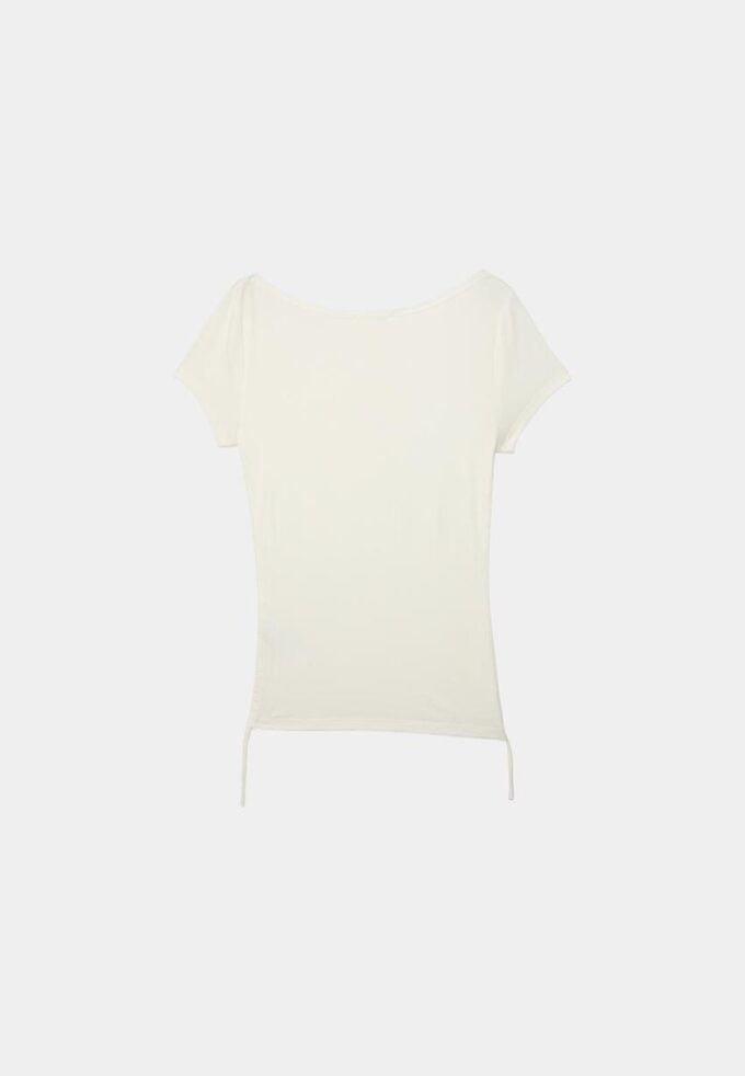 Κοντά T-shirt με πτυχώσεις στα πλάγια Κοντά T-shirt με πτυχώσεις στα πλάγια