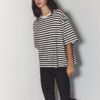 Κοντομάνικο T-shirt σε φαρδιά γραμμή