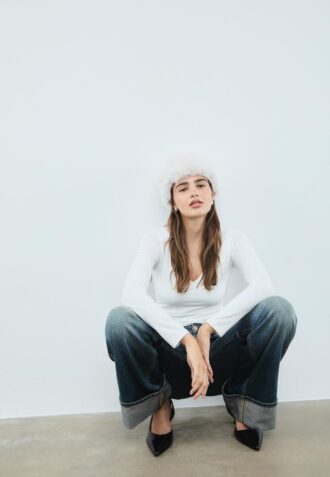 Κορμάκι από πολυαμίδιο με πτυχώσεις και V λαιμόκοψη