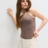 Κορμάκι με λουράκια και V-neck Κορμάκι με λουράκια και V-neck