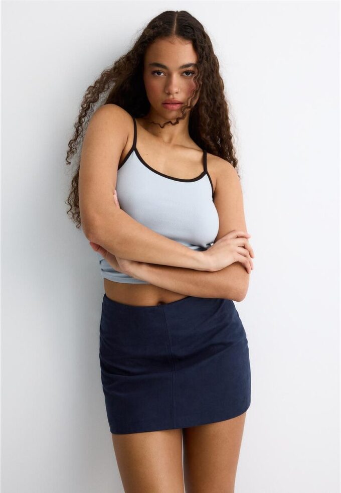 Μίνι Skort από συνθετικό σουέτ Μίνι Skort από συνθετικό σουέτ