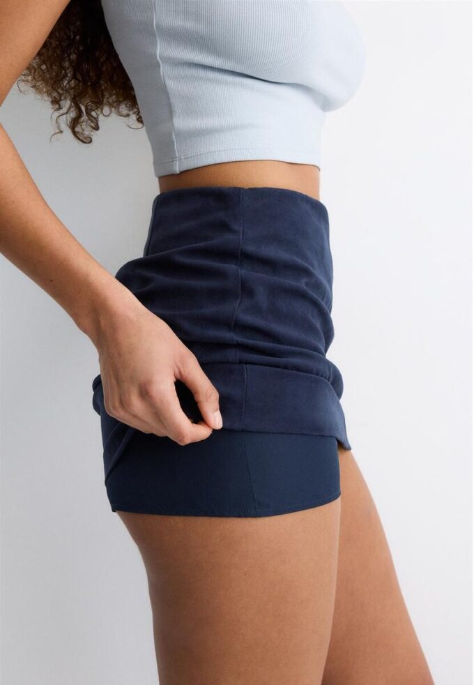 Μίνι Skort από συνθετικό σουέτ Μίνι Skort από συνθετικό σουέτ