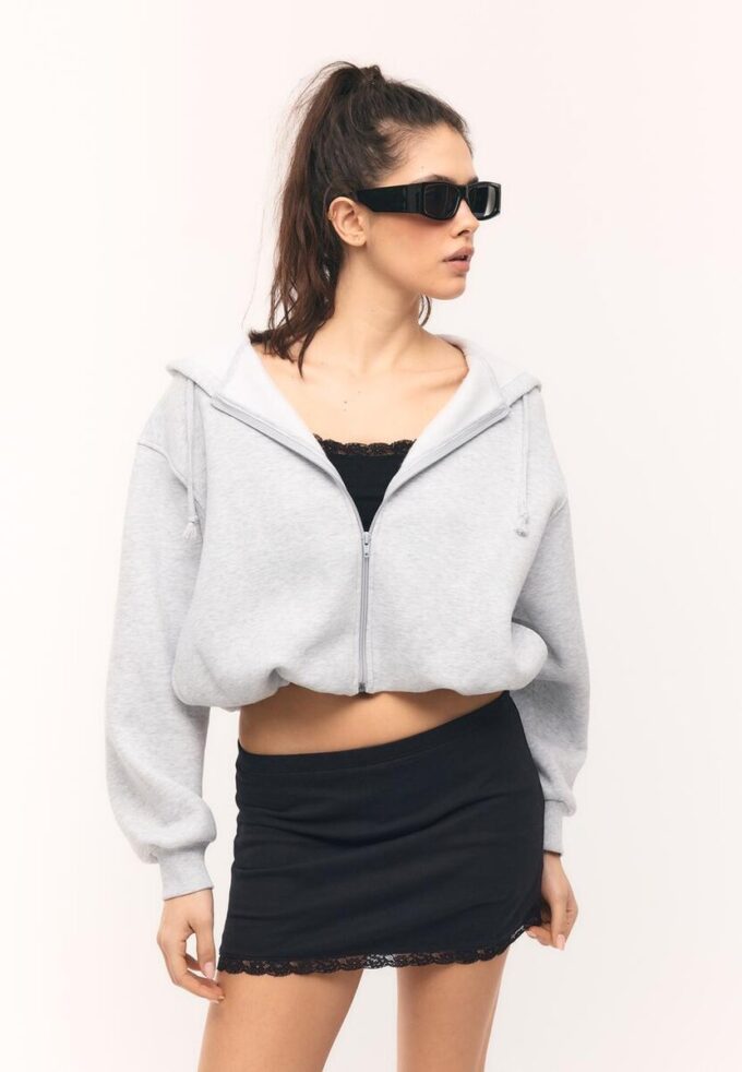 Μίνι Skort με δαντελένια τελειώματα Μίνι Skort με δαντελένια τελειώματα