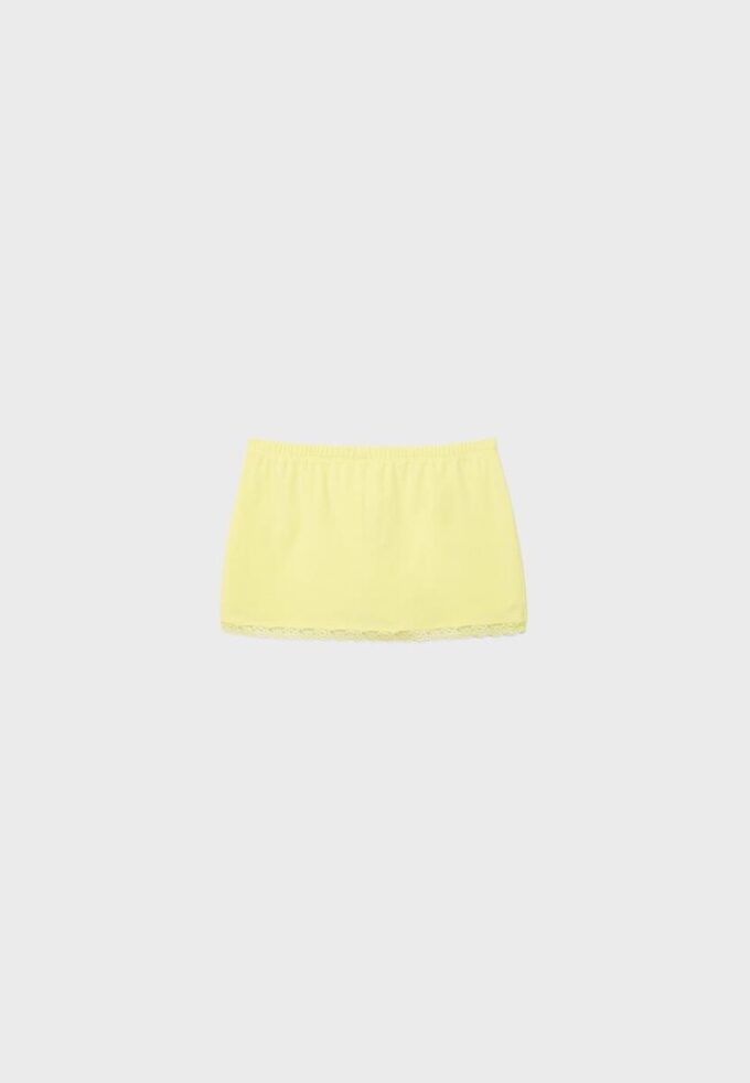 Μίνι Skort με δαντελένια τελειώματα Μίνι Skort με δαντελένια τελειώματα