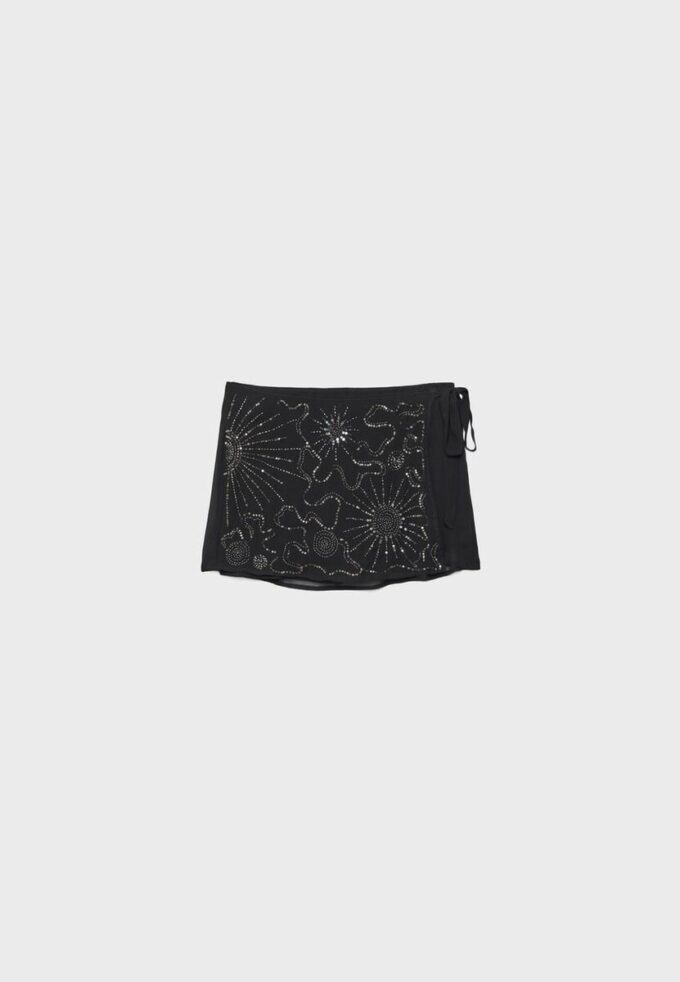 Μίνι Skort με κεντημένο περιτύλιγμα Μίνι Skort με κεντημένο περιτύλιγμα