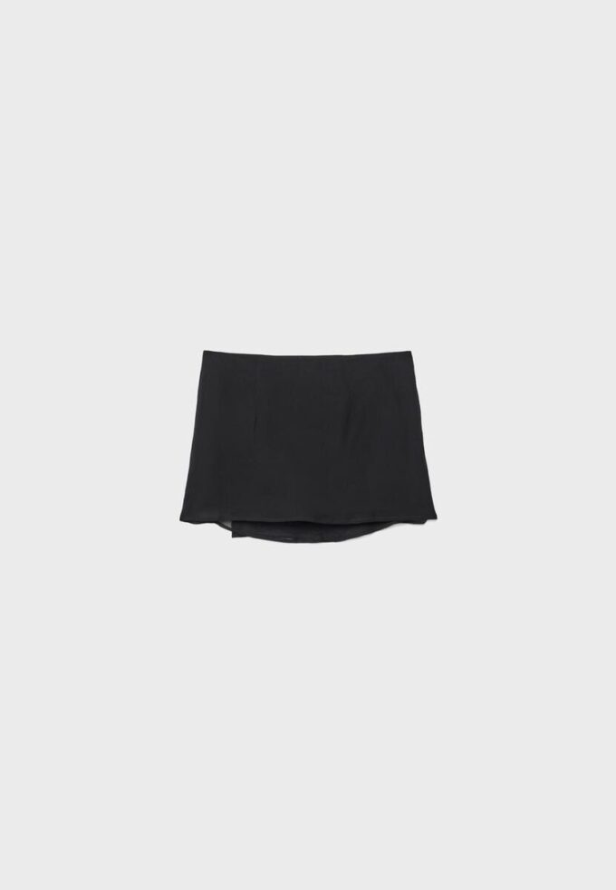 Μίνι Skort με κεντημένο περιτύλιγμα Μίνι Skort με κεντημένο περιτύλιγμα