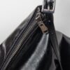 Μίνι τσάντα ώμου με Απαλή υφή και φερμουάρ