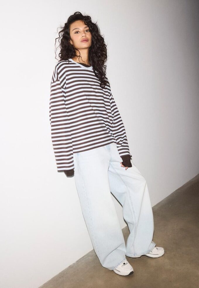 Oversize ριγέ T-shirt με μακριά μανίκια Oversize ριγέ T-shirt με μακριά μανίκια