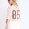 Oversize T-shirt από δαντέλα με γραφικά στοιχεία
