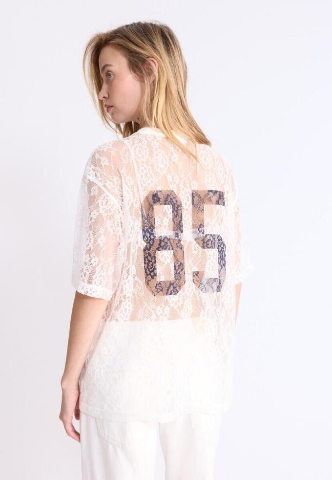Oversize T-shirt από δαντέλα με γραφικά στοιχεία