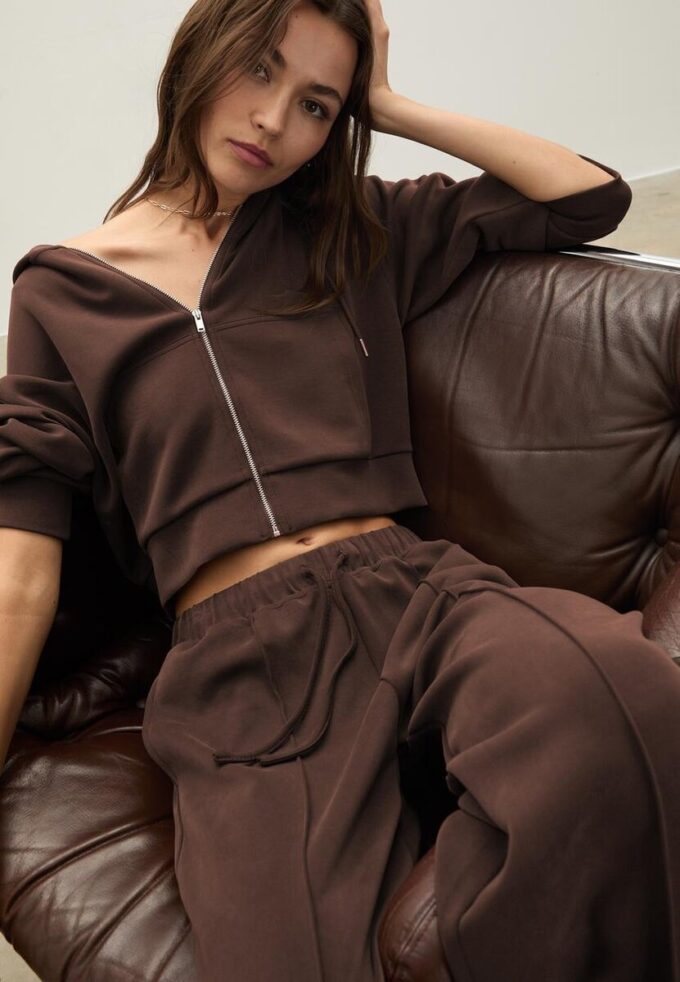 Παντελόνι Jogger με απαλή υφή και Wide Leg και λεπτομέρεια ραφής μπροστά Παντελόνι Jogger με απαλή υφή και Wide Leg και λεπτομέρεια ραφής μπροστά