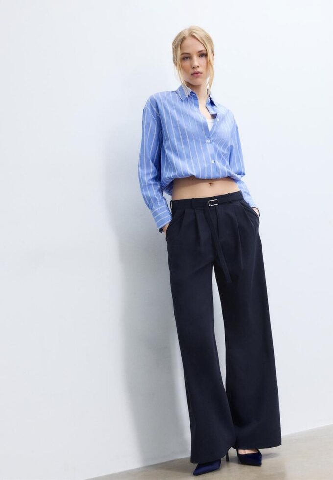 Παντελόνι με Wide Leg και λεπτομέρεια με αγκράφα Παντελόνι με Wide Leg και λεπτομέρεια με αγκράφα