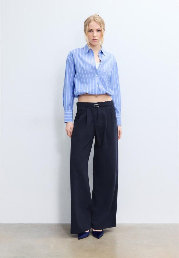 Παντελόνι με Wide Leg και λεπτομέρεια με αγκράφα Παντελόνι με Wide Leg και λεπτομέρεια με αγκράφα