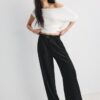 Παντελόνι με Wide Leg και λεπτομέρεια με αγκράφα Παντελόνι με Wide Leg και λεπτομέρεια με αγκράφα