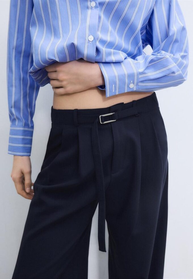 Παντελόνι με Wide Leg και λεπτομέρεια με αγκράφα Παντελόνι με Wide Leg και λεπτομέρεια με αγκράφα