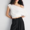 Παντελόνι με Wide Leg και λεπτομέρεια με αγκράφα Παντελόνι με Wide Leg και λεπτομέρεια με αγκράφα