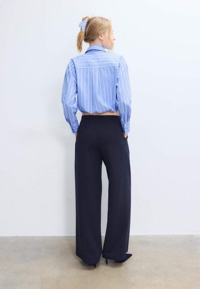 Παντελόνι με Wide Leg και λεπτομέρεια με αγκράφα Παντελόνι με Wide Leg και λεπτομέρεια με αγκράφα