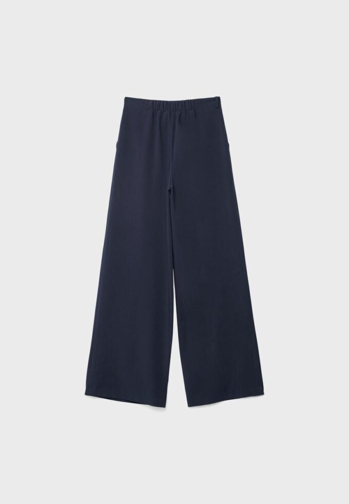 Παντελόνι με Wide Leg και λεπτομέρεια με αγκράφα Παντελόνι με Wide Leg και λεπτομέρεια με αγκράφα