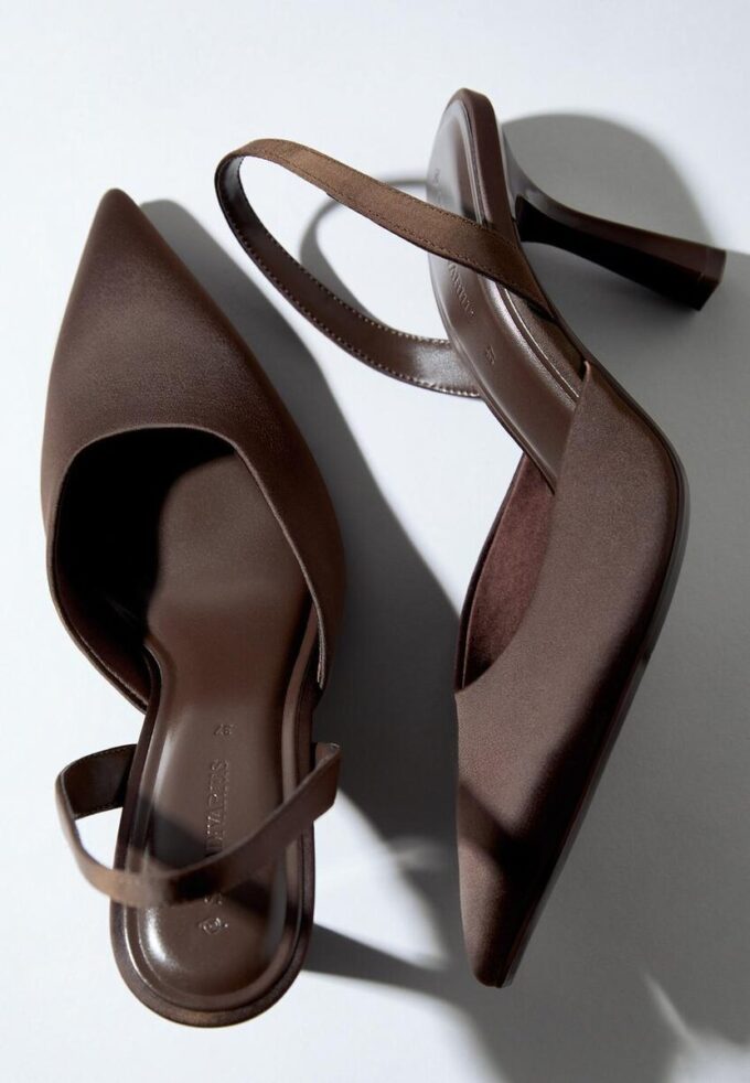 Παπούτσια με τακούνι στιλέτο με σατινέ εφέ