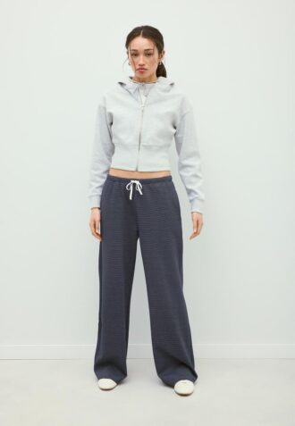 Ριγέ παντελόνι jogger με Wide Leg πόδια Ριγέ παντελόνι jogger με Wide Leg πόδια