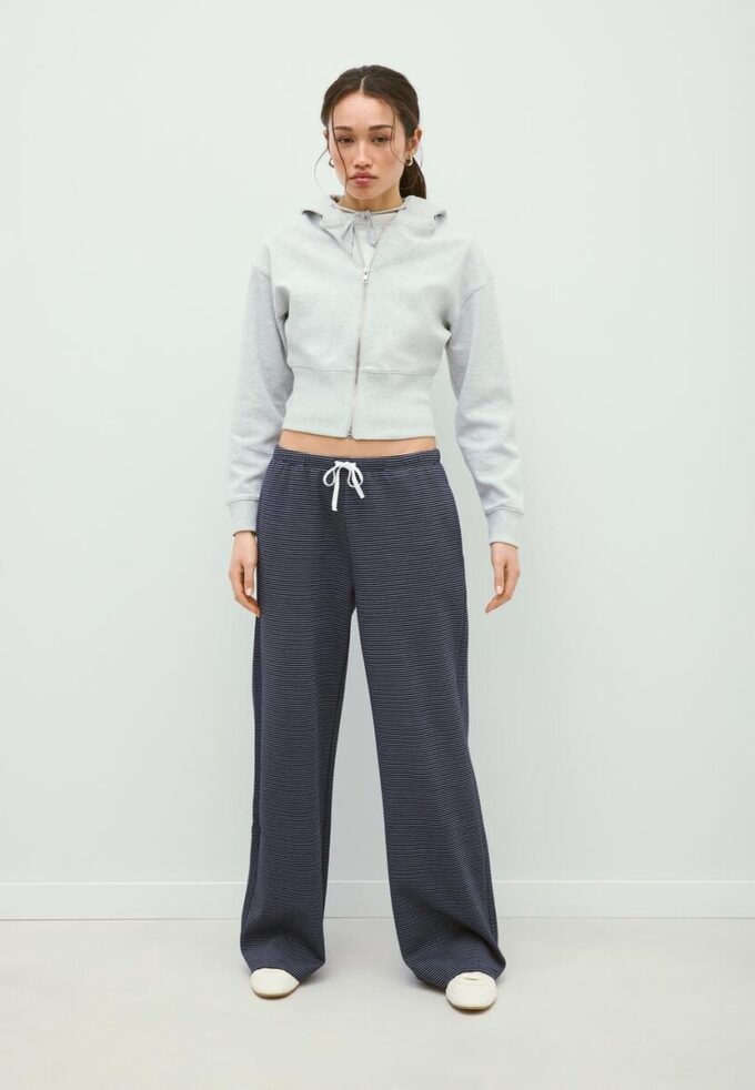 Ριγέ παντελόνι jogger με Wide Leg πόδια