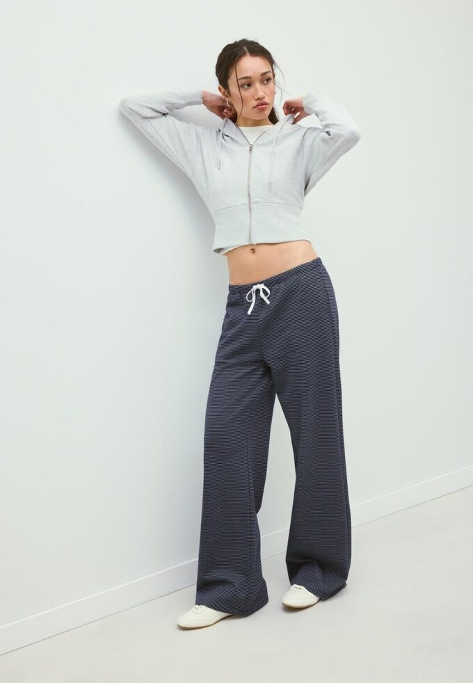 Ριγέ παντελόνι jogger με Wide Leg πόδια