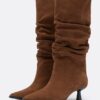 Slouchy δερμάτινες μπότες με χαμηλό τακούνι Slouchy δερμάτινες μπότες με χαμηλό τακούνι