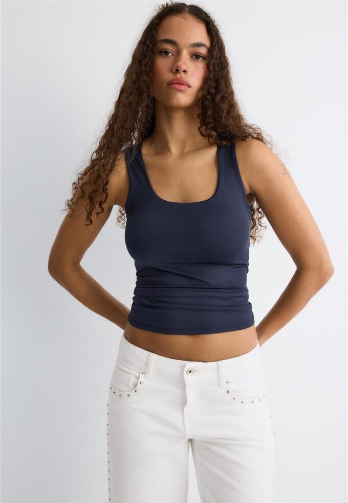 T-shirt από πολυαμίδιο με φαρδιές τιράντες T-shirt από πολυαμίδιο με φαρδιές τιράντες