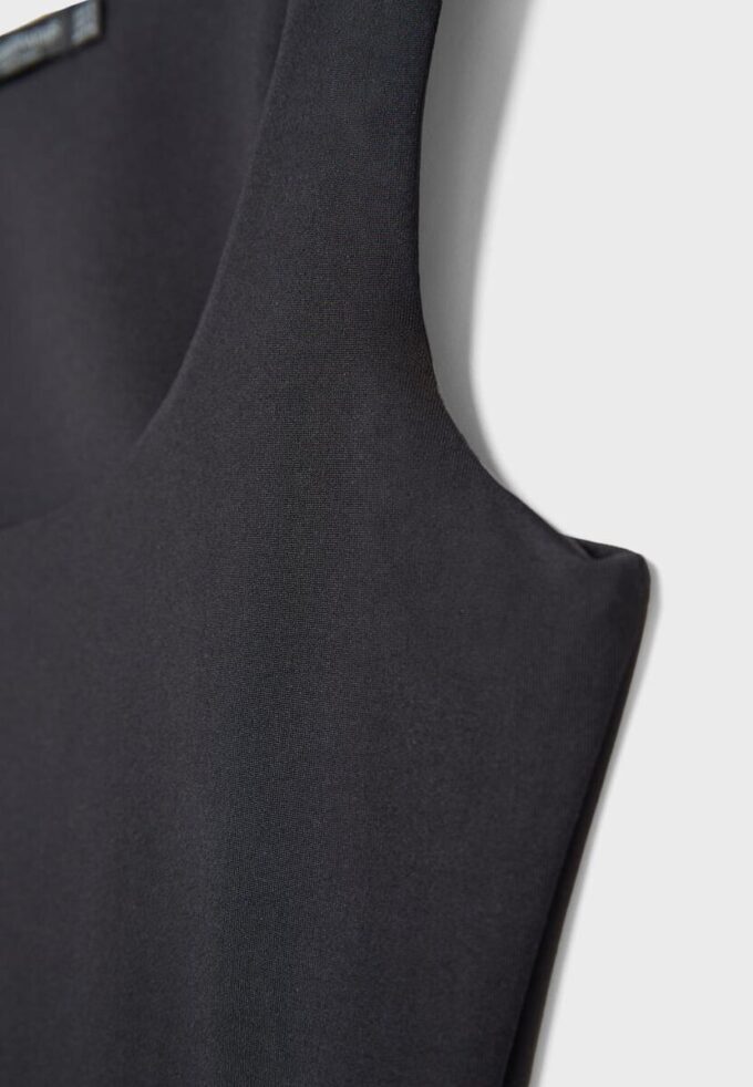 T-shirt από πολυαμίδιο με φαρδιές τιράντες T-shirt από πολυαμίδιο με φαρδιές τιράντες