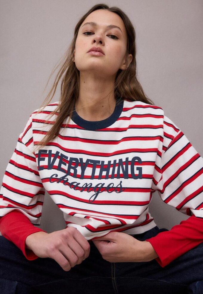 Τ-shirt εμπριμέ με κοντά μανίκια Τ-shirt εμπριμέ με κοντά μανίκια