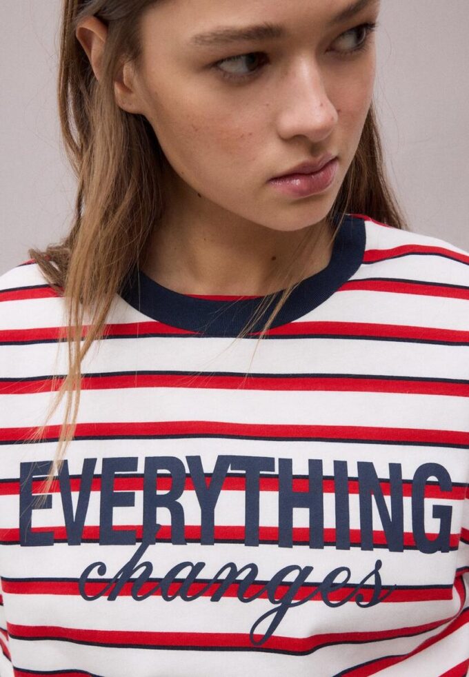 Τ-shirt εμπριμέ με κοντά μανίκια Τ-shirt εμπριμέ με κοντά μανίκια