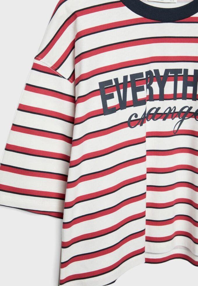 Τ-shirt εμπριμέ με κοντά μανίκια Τ-shirt εμπριμέ με κοντά μανίκια