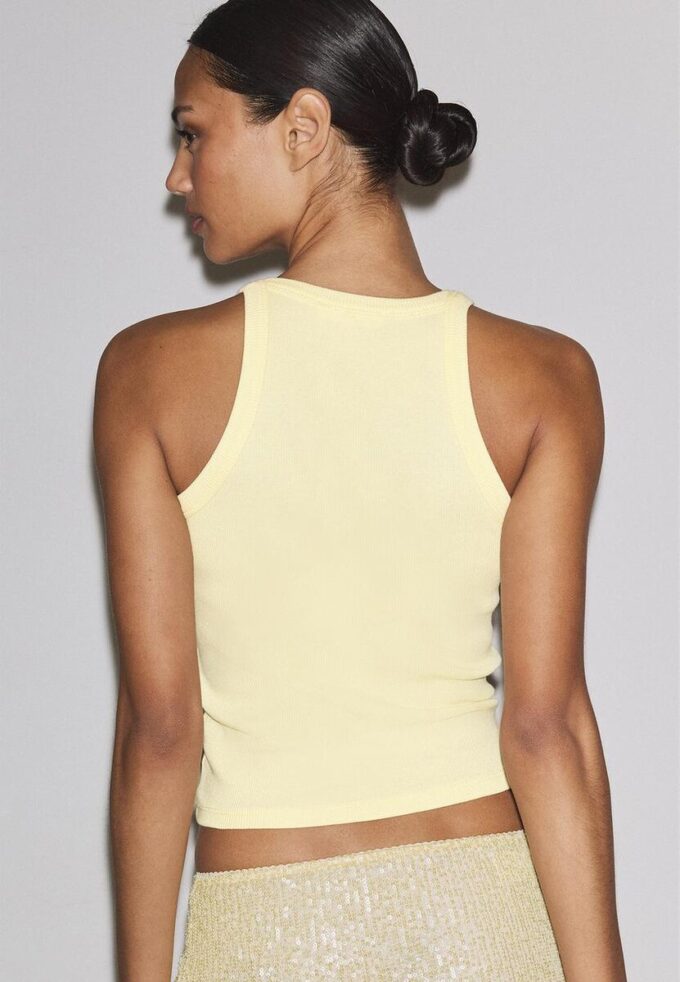 T-shirt με πλάτη τύπου racerback T-shirt με πλάτη τύπου racerback