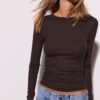 Τ-shirt με ραβδώσεις και μακριά μανίκια