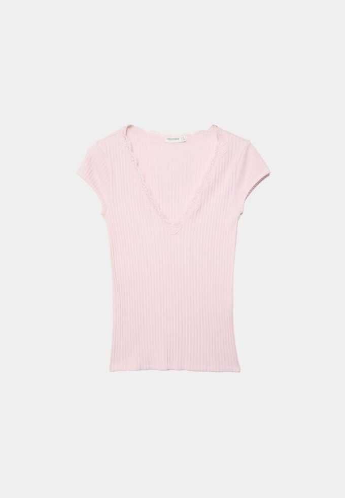 Τ-shirt με V λαιμόκοψη και δαντέλα, κοντά μανίκια σε σορτς