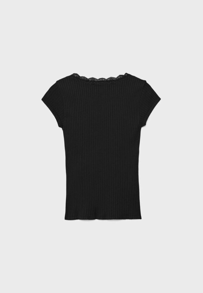 Τ-shirt με V λαιμόκοψη και δαντέλα, κοντά μανίκια σε σορτς Τ-shirt με V λαιμόκοψη και δαντέλα, κοντά μανίκια σε σορτς