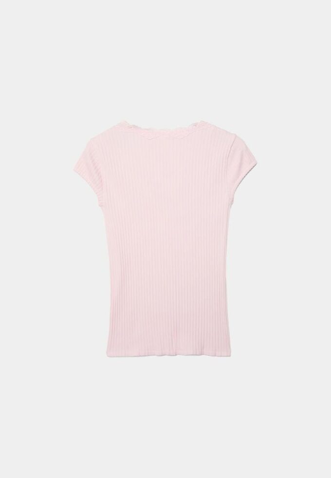 Τ-shirt με V λαιμόκοψη και δαντέλα, κοντά μανίκια σε σορτς