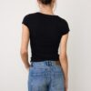 Τ-shirt με V λαιμόκοψη και κοντά μανίκια Τ-shirt με V λαιμόκοψη και κοντά μανίκια