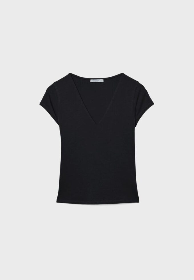 Τ-shirt με V λαιμόκοψη και κοντά μανίκια Τ-shirt με V λαιμόκοψη και κοντά μανίκια